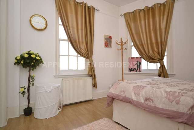  Image of 3 bedroom Apartment to rent in Baker Street London NW1 at Chalfont Court Baker Street London, NW1 5RS