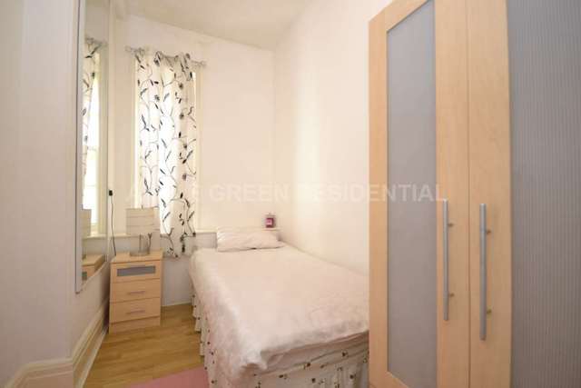  Image of 3 bedroom Apartment to rent in Baker Street London NW1 at Chalfont Court Baker Street London, NW1 5RS