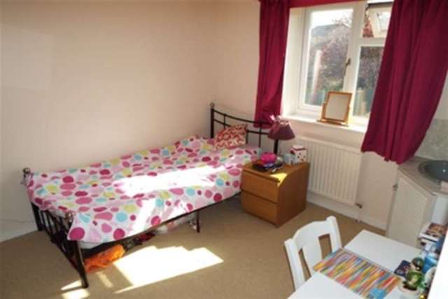  Image of 3 bedroom Semi-Detached house to rent in Claremont Drive West Bridgford Nottingham NG2 at West Bridgford, NG2 7LW