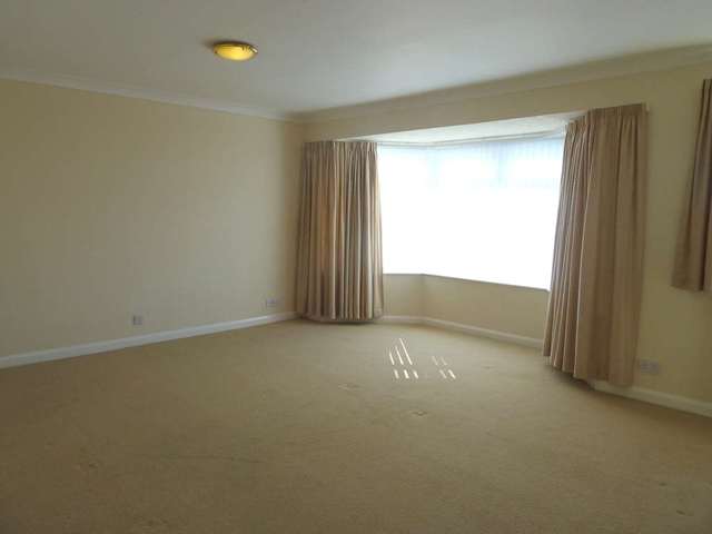  Image of 2 bedroom Apartment for sale in Clifton Drive Lytham St. Annes FY8 at Clifton Drive Lytham Lytham St Annes, FY8 1BZ