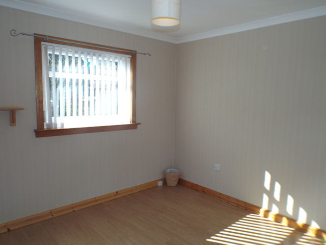  Image of 2 bedroom Terraced house to rent in Dee Path Holytown Motherwell ML1 at Holytown North Lanarkshire North Lanarkshire, ML1 4SX