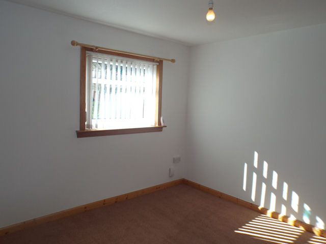  Image of 2 bedroom Terraced house to rent in Dee Path Holytown Motherwell ML1 at Holytown North Lanarkshire North Lanarkshire, ML1 4SX