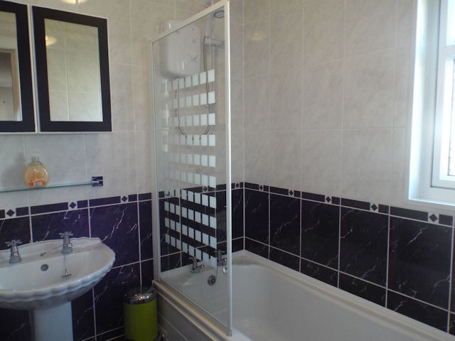  Image of 2 bedroom Terraced house to rent in Dee Path Holytown Motherwell ML1 at Holytown North Lanarkshire North Lanarkshire, ML1 4SX