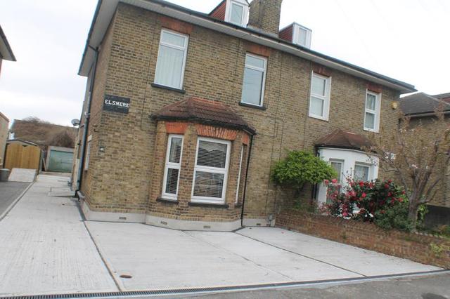  Image of 2 bedroom Flat to rent in Dymoke Road Hornchurch RM11 at Dymoke  Romford, RM11 1AA