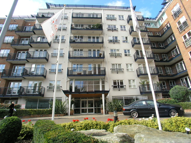  Image of 1 bedroom Flat to rent in Royal Quarter Seven Kings Way Kingston upon Thames KT2 at Royal Quarter Seven Kings Way Kingston upon Thames, KT2 5BG