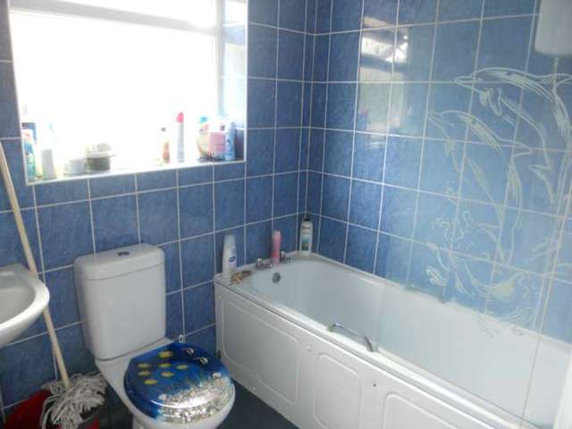  Image of 4 bedroom Semi-Detached house to rent in Eaton Valley Road Luton LU2 at Eaton Valley Road  Luton, LU2 0SN