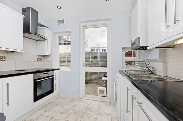  Image of 2 bedroom Maisonette to rent in Edgeley Road London SW4 at Edgeley Road  London, SW4 6HD