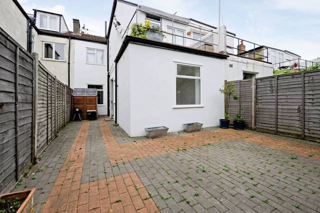  Image of 2 bedroom Maisonette to rent in Edgeley Road London SW4 at Edgeley Road  London, SW4 6HD
