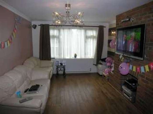  Image of 4 bedroom Property for sale in Epping Way Luton LU3 at Epping Way Luton Luton, LU3 3JE