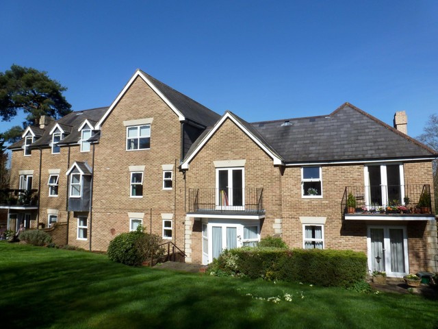  Image of 2 bedroom Flat to rent in Epsom Road Guildford GU1 at 82 Epsom Road  Guildford, GU1 2BX