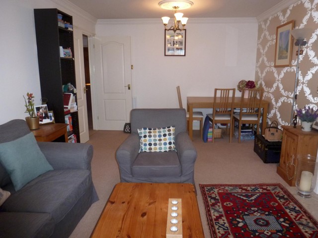  Image of 2 bedroom Flat to rent in Epsom Road Guildford GU1 at 82 Epsom Road  Guildford, GU1 2BX