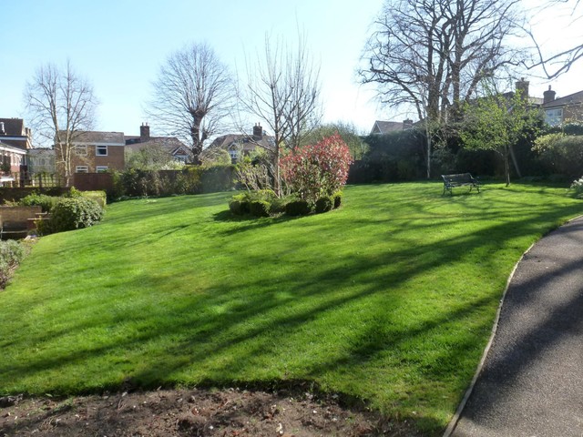  Image of 2 bedroom Flat to rent in Epsom Road Guildford GU1 at 82 Epsom Road  Guildford, GU1 2BX