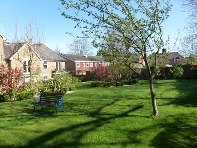  Image of 2 bedroom Flat to rent in Epsom Road Guildford GU1 at 82 Epsom Road  Guildford, GU1 2BX