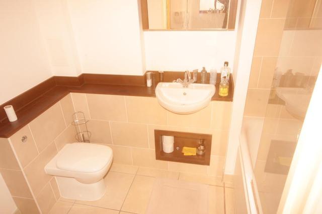  Image of 1 bedroom Flat to rent in Albatross Way London SE16 at Canada Water  London, SE16 7BT
