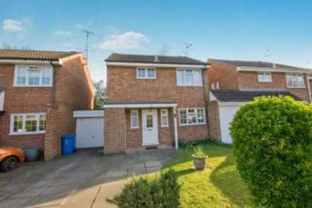  Image of 3 bedroom Detached house for sale in Sidlaws Road Farnborough GU14 at Farnborough Hampshire West Heath, GU14 9JN