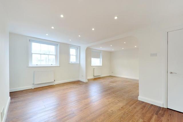  Image of 4 bedroom Maisonette to rent in Finchley Road London NW8 at St Johns Wood  London, NW8 6EB