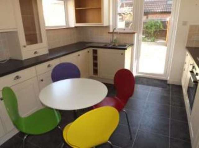  Image of 2 bedroom Bungalow for sale in Linkway Church Crookham Fleet GU52 at Fleet Hampshire Church Crookham, GU52 7UN