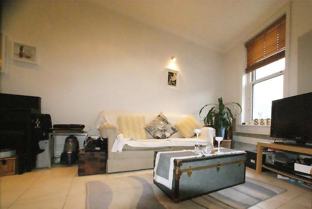  Image of 1 bedroom Flat to rent in Fulham Road London SW6 at Fulham  London, SW6 5RP
