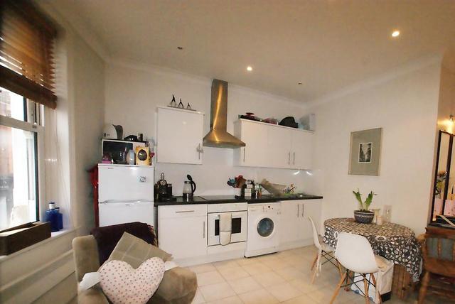  Image of 1 bedroom Flat to rent in Fulham Road London SW6 at Fulham  London, SW6 5RP