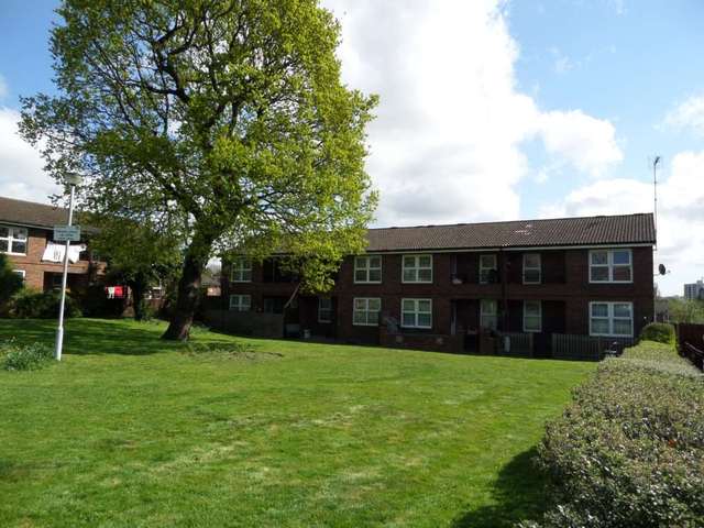  Image of 1 bedroom Flat to rent in Garden Close London SE12 at Garden Close Grove Park London, SE12 9TG