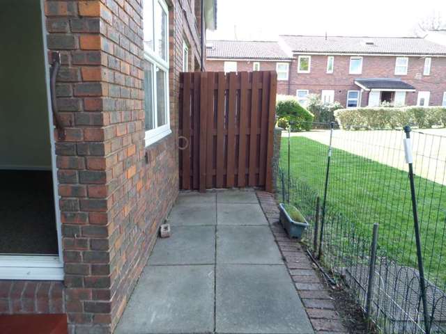  Image of 1 bedroom Flat to rent in Garden Close London SE12 at Garden Close Grove Park London, SE12 9TG