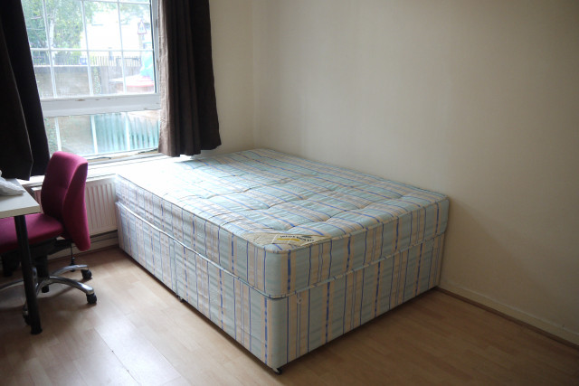  Image of 1 bedroom House Share to rent in Gill Street London E14 at London, E14 8AF