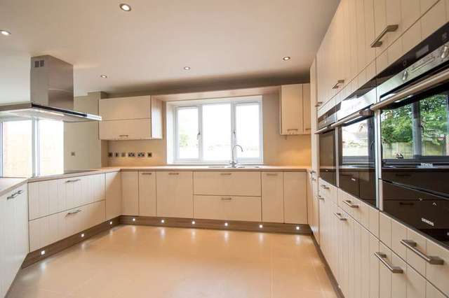  Image of 5 bedroom Detached house for sale in Gloucester Road Welland Malvern WR13 at Welland Malvern Worcestershire, WR13 6LA