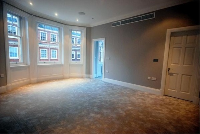  Image of 3 bedroom Flat to rent in Green Street London W1K at MAYFAIR, W1K 7AZ