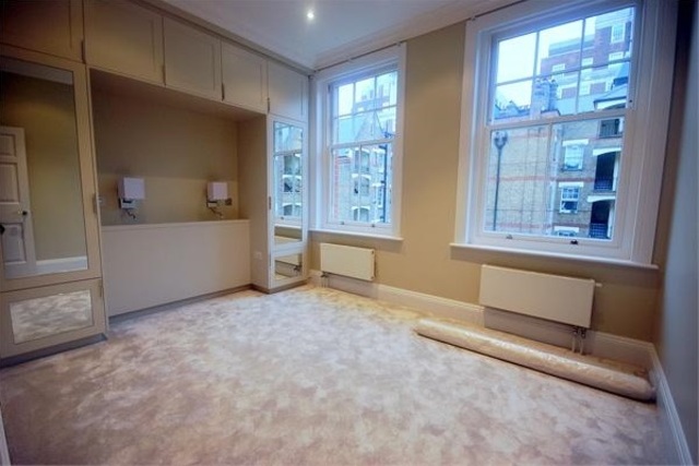  Image of 3 bedroom Flat to rent in Green Street London W1K at MAYFAIR, W1K 7AZ