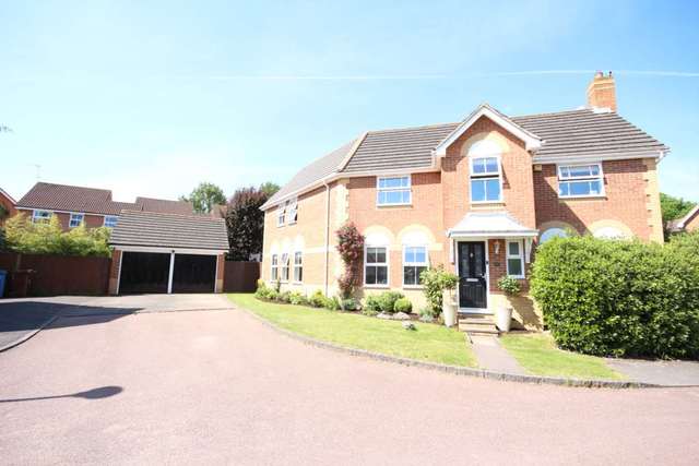  Image of 5 bedroom Detached house to rent in Hallbrooke Gardens Binfield Bracknell RG42 at Hallbrooke Gardens Binfield Bracknell, RG42 4UE