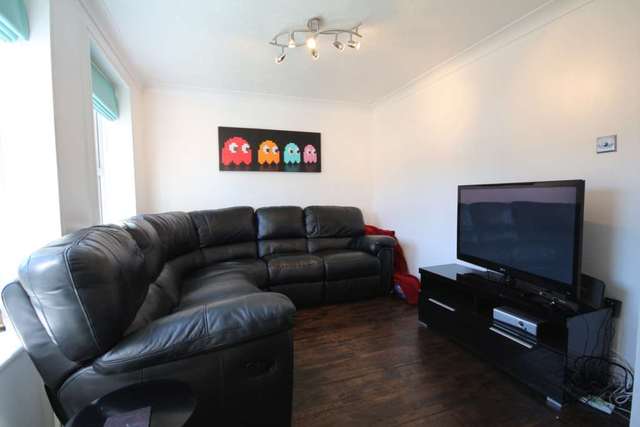  Image of 5 bedroom Detached house to rent in Hallbrooke Gardens Binfield Bracknell RG42 at Hallbrooke Gardens Binfield Bracknell, RG42 4UE