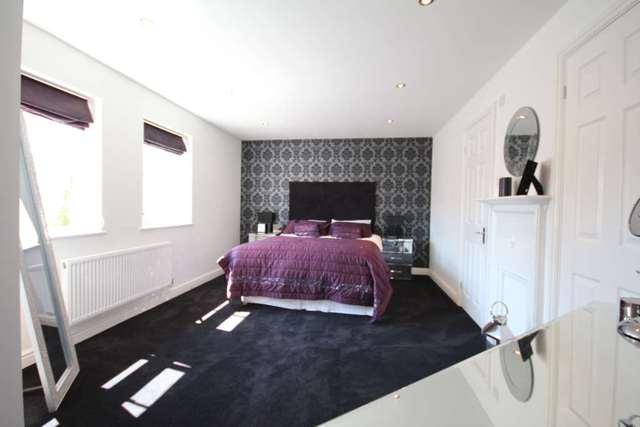  Image of 5 bedroom Detached house to rent in Hallbrooke Gardens Binfield Bracknell RG42 at Hallbrooke Gardens Binfield Bracknell, RG42 4UE