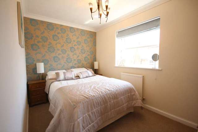  Image of 5 bedroom Detached house to rent in Hallbrooke Gardens Binfield Bracknell RG42 at Hallbrooke Gardens Binfield Bracknell, RG42 4UE