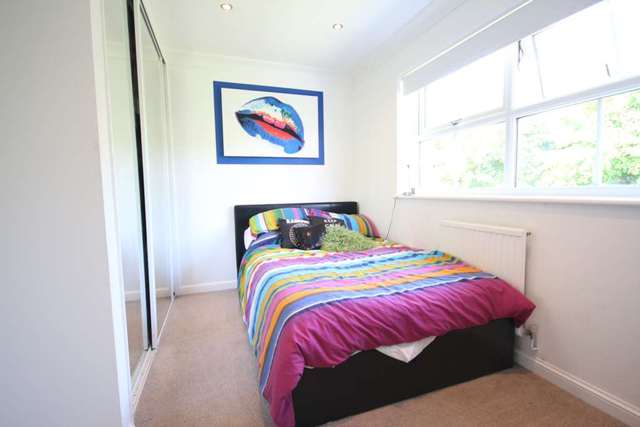  Image of 5 bedroom Detached house to rent in Hallbrooke Gardens Binfield Bracknell RG42 at Hallbrooke Gardens Binfield Bracknell, RG42 4UE