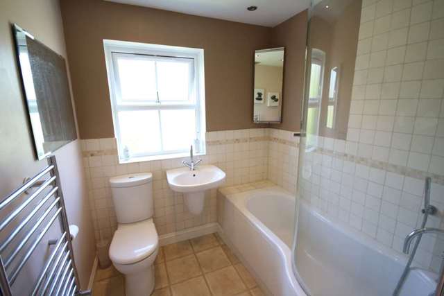  Image of 5 bedroom Detached house to rent in Hallbrooke Gardens Binfield Bracknell RG42 at Hallbrooke Gardens Binfield Bracknell, RG42 4UE