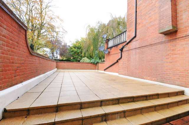  Image of 2 bedroom Apartment to rent in Fitzjohns Avenue London NW3 at Fitzjohn`s Avenue  London, NW3 6PH