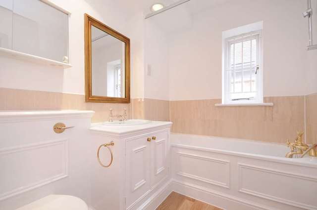 Image of 4 bedroom Apartment to rent in Fitzjohns Avenue London NW3 at Fitzjohn`s Avenue Hampstead London, NW3 6PH