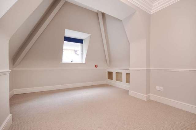  Image of 4 bedroom Apartment to rent in Fitzjohns Avenue London NW3 at Fitzjohn`s Avenue Hampstead London, NW3 6PH