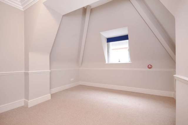  Image of 4 bedroom Apartment to rent in Fitzjohns Avenue London NW3 at Fitzjohn`s Avenue Hampstead London, NW3 6PH
