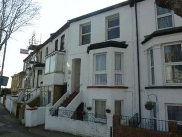  Image of 1 bedroom Flat to rent in Hartington Road Southend-on-Sea SS1 at Hartington Road  Southend-On-Sea, SS1 2HR