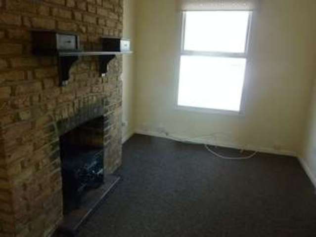  Image of 1 bedroom Flat to rent in Hartington Road Southend-on-Sea SS1 at Hartington Road  Southend-On-Sea, SS1 2HR