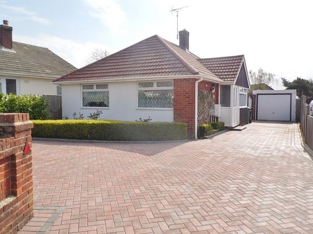  Image of 2 bedroom Detached house for sale in Hazleton Way Cowplain Waterlooville PO8 at Hazleton Way Horndean Waterlooville, PO8 9DW