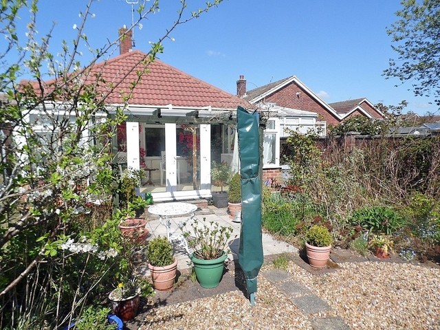  Image of 2 bedroom Detached house for sale in Hazleton Way Cowplain Waterlooville PO8 at Hazleton Way Horndean Waterlooville, PO8 9DW