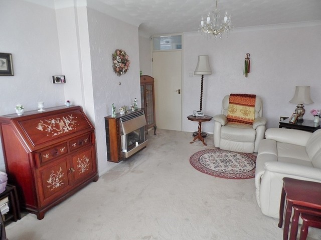  Image of 2 bedroom Detached house for sale in Hazleton Way Cowplain Waterlooville PO8 at Hazleton Way Horndean Waterlooville, PO8 9DW
