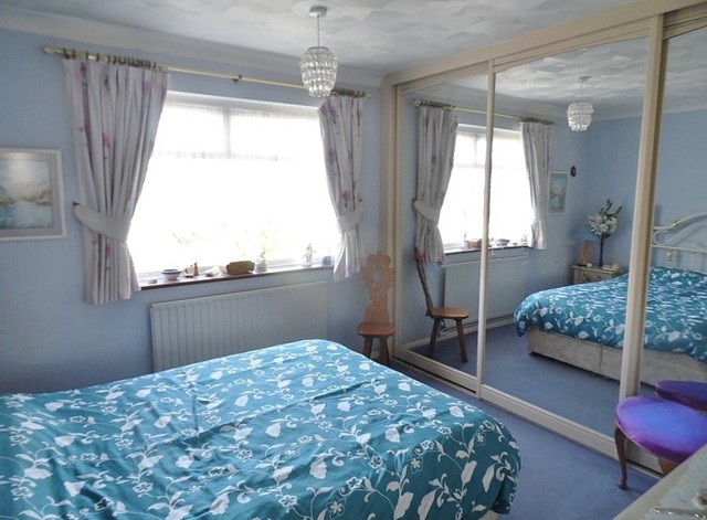  Image of 2 bedroom Detached house for sale in Hazleton Way Cowplain Waterlooville PO8 at Hazleton Way Horndean Waterlooville, PO8 9DW