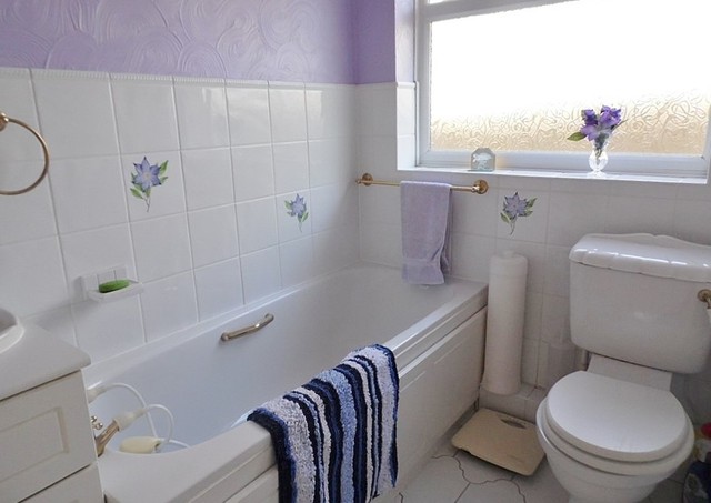  Image of 2 bedroom Detached house for sale in Hazleton Way Cowplain Waterlooville PO8 at Hazleton Way Horndean Waterlooville, PO8 9DW