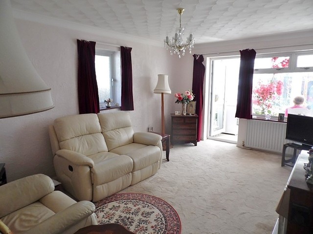  Image of 2 bedroom Detached house for sale in Hazleton Way Cowplain Waterlooville PO8 at Hazleton Way Horndean Waterlooville, PO8 9DW
