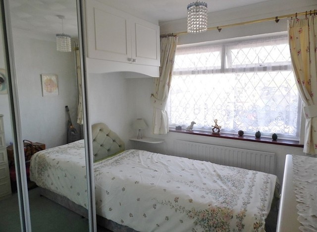  Image of 2 bedroom Detached house for sale in Hazleton Way Cowplain Waterlooville PO8 at Hazleton Way Horndean Waterlooville, PO8 9DW