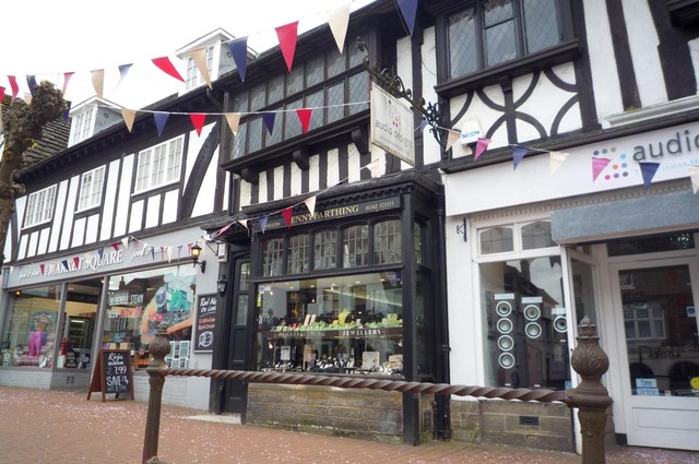  Image of 2 bedroom Maisonette to rent in High Street East Grinstead RH19 at East Grinstead, RH19 3AS