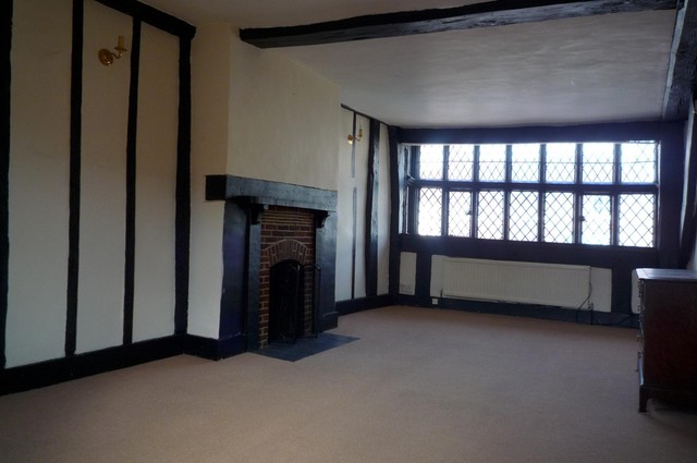  Image of 2 bedroom Maisonette to rent in High Street East Grinstead RH19 at East Grinstead, RH19 3AS